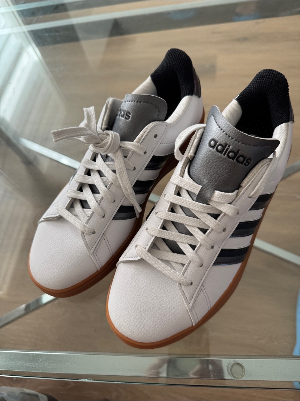 NEW Adidas Grand Court 2.0 Sneakers with Gum Sole Size 8 - Picture 4 of 10